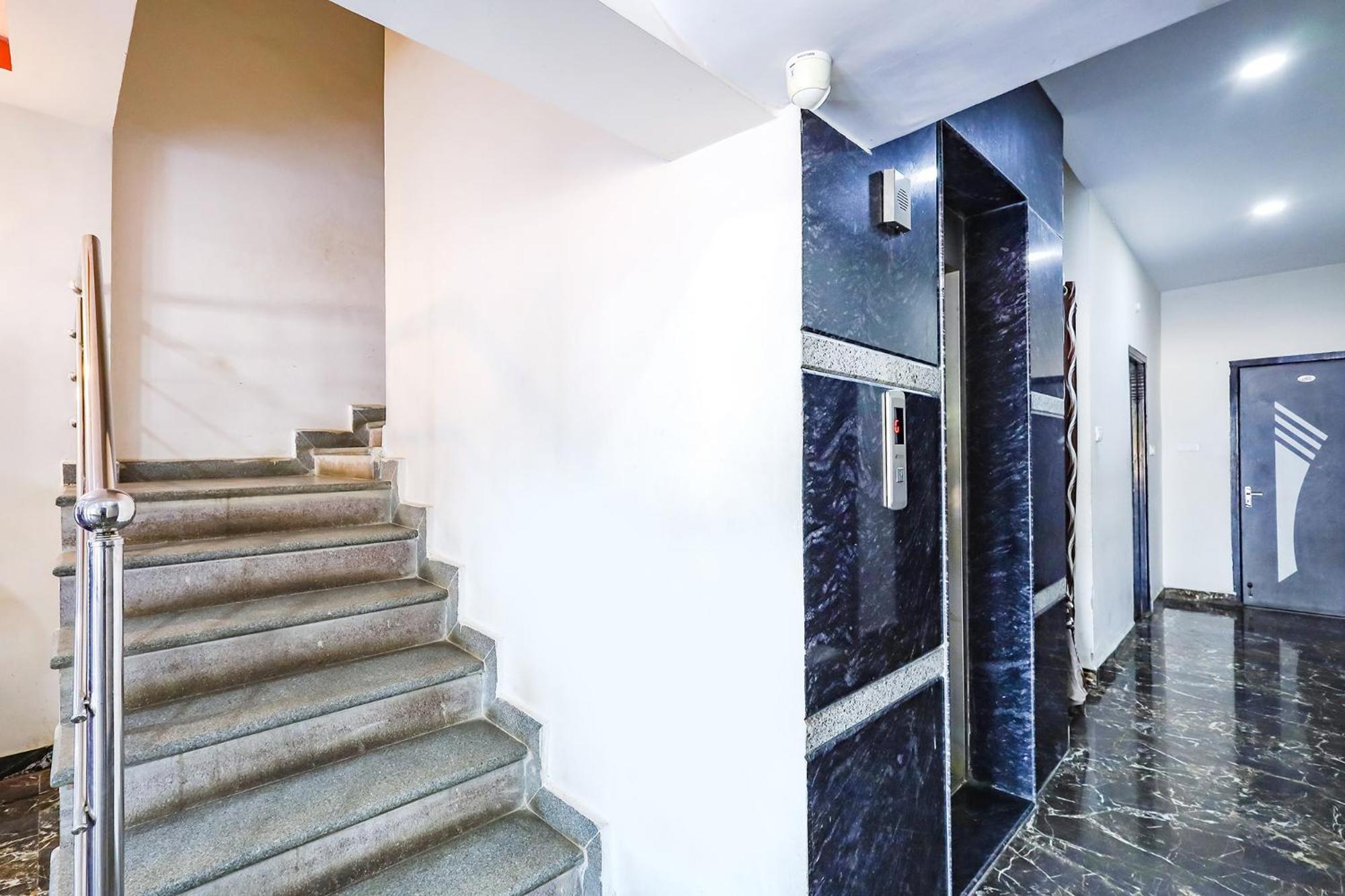 Capital O Lakshmi Residency Hotel Tirupati Exterior foto