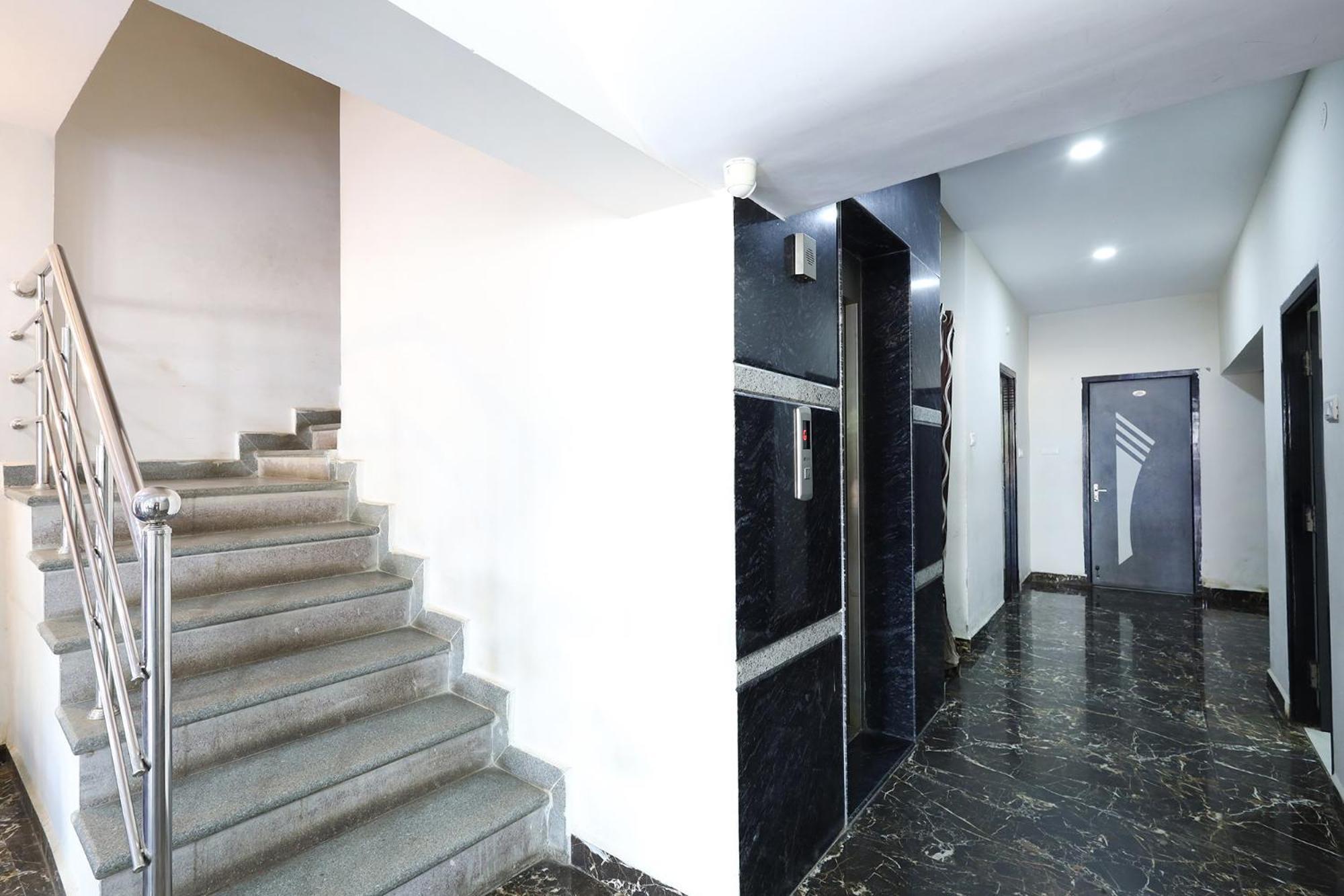 Capital O Lakshmi Residency Hotel Tirupati Exterior foto