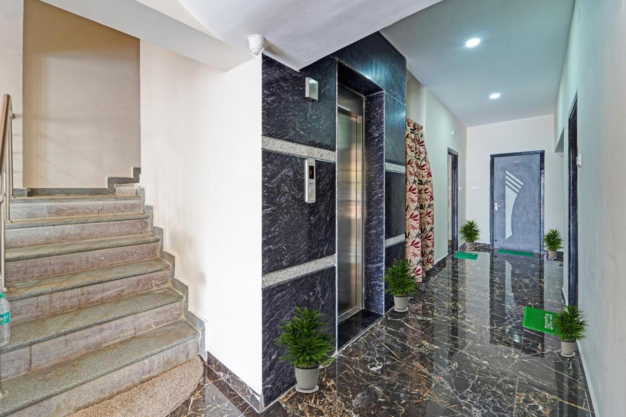 Capital O Lakshmi Residency Hotel Tirupati Exterior foto