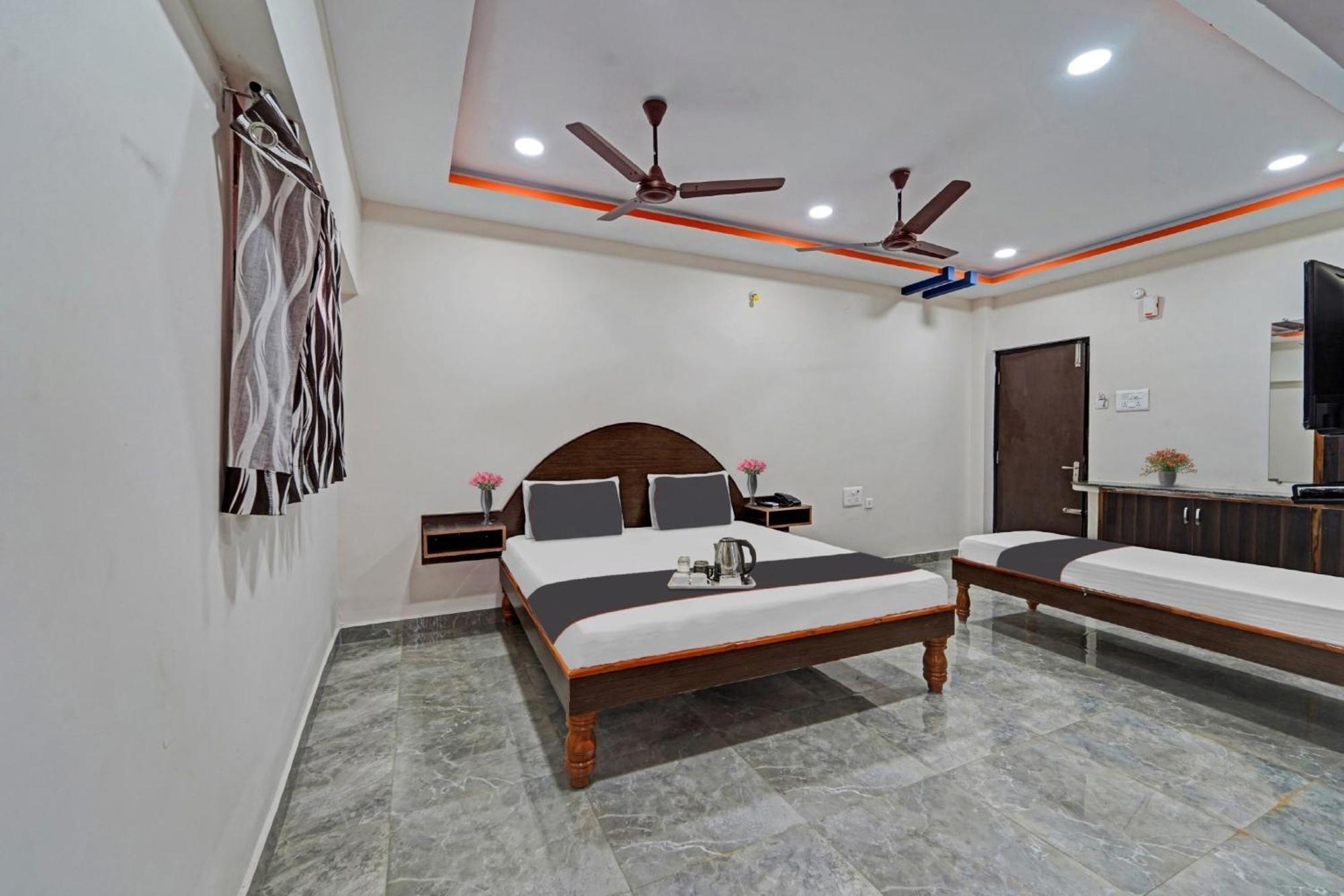 Capital O Lakshmi Residency Hotel Tirupati Exterior foto